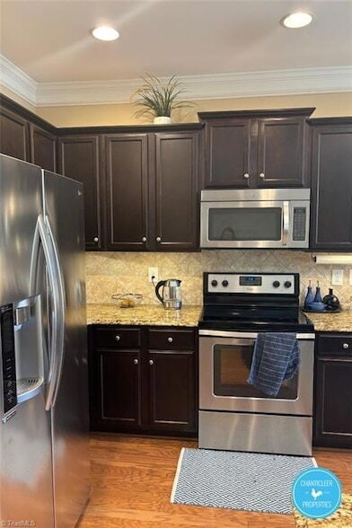 716 CARNEROS Cir in High Point, NC - Foto de edificio - Building Photo