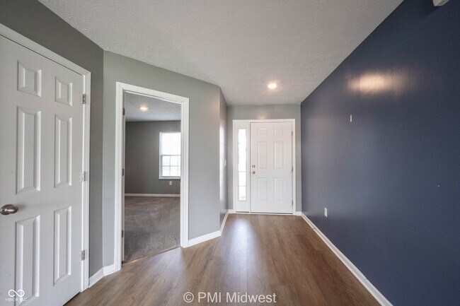 3975 Fenwick Ln in Columbus, IN - Building Photo - Building Photo