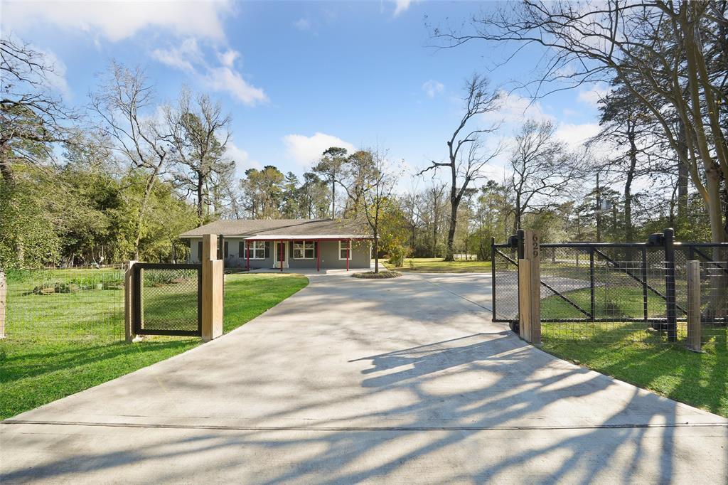 629 White Bass in Conroe, TX - Building Photo