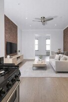 724 10th Ave in New York, NY - Building Photo