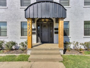 2305 NW 16th St in Oklahoma City, OK - Foto de edificio - Building Photo