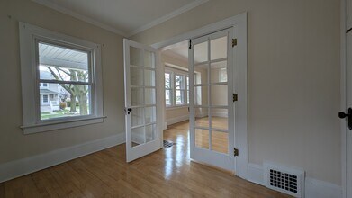 569 N 65th St, Unit Lower in Wauwatosa, WI - Building Photo - Building Photo