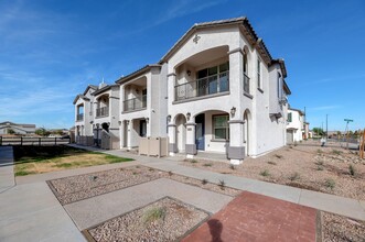 4017 E Brisa Dr in Gilbert, AZ - Foto de edificio - Building Photo