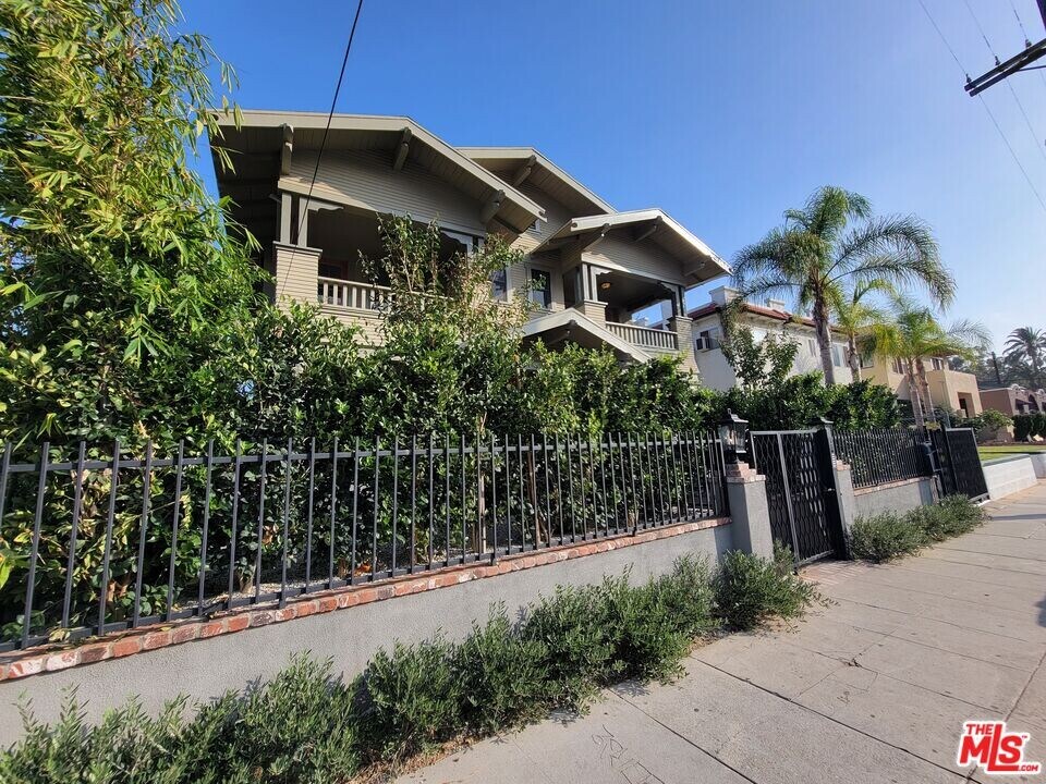 1140 Lemoyne St-Unit -1142 in Los Angeles, CA - Building Photo