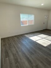 1412 W Roseburg Ave, Unit B in Modesto, CA - Building Photo - Building Photo