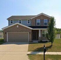 1032 Autumn Crest Ln in Louisville, KY - Building Photo