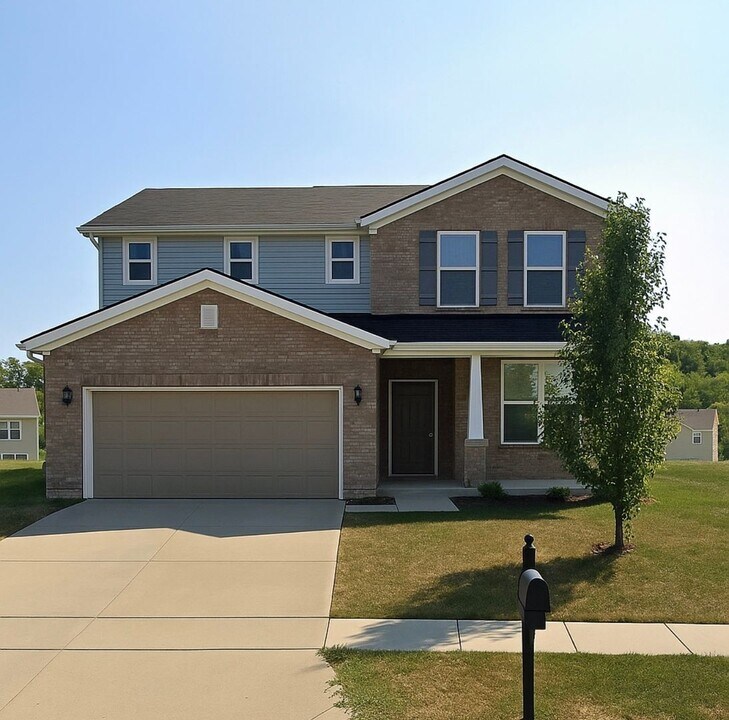 1032 Autumn Crest Ln in Louisville, KY - Building Photo