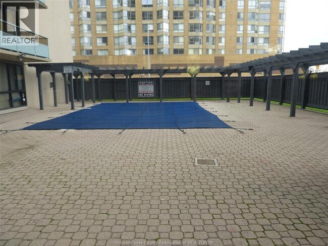 111 Riverside Dr E in Windsor, ON - Building Photo - Building Photo