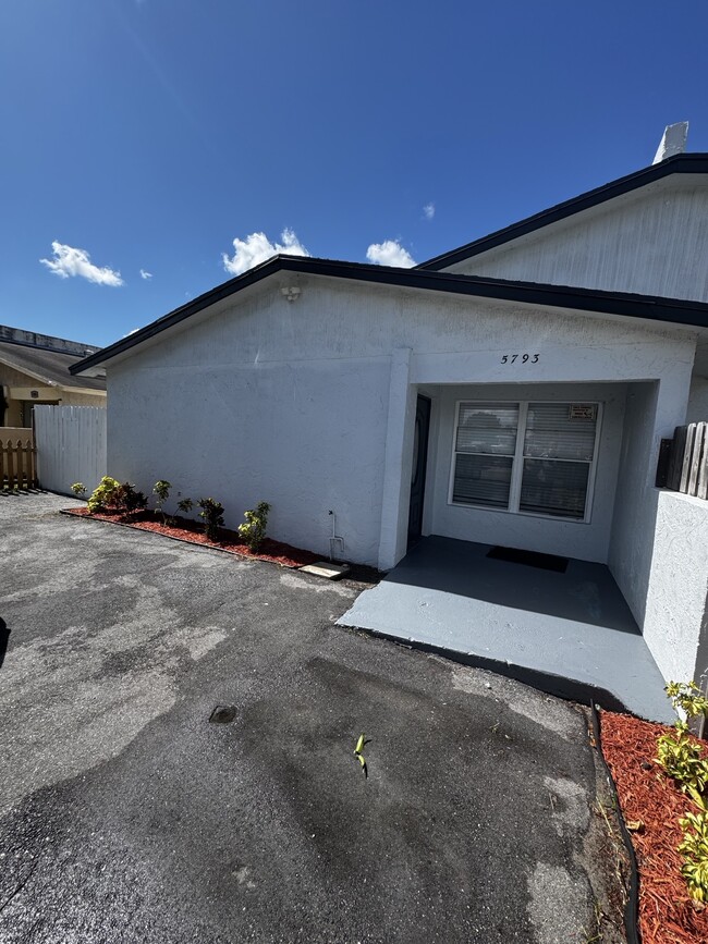 property at 5793 S Rue Rd