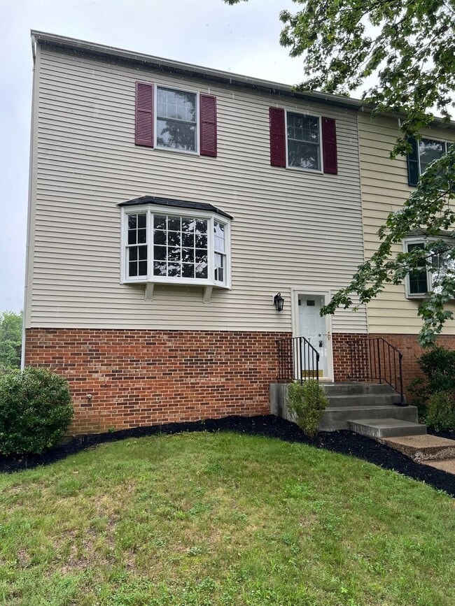 property at 927 Meadowlark Dr