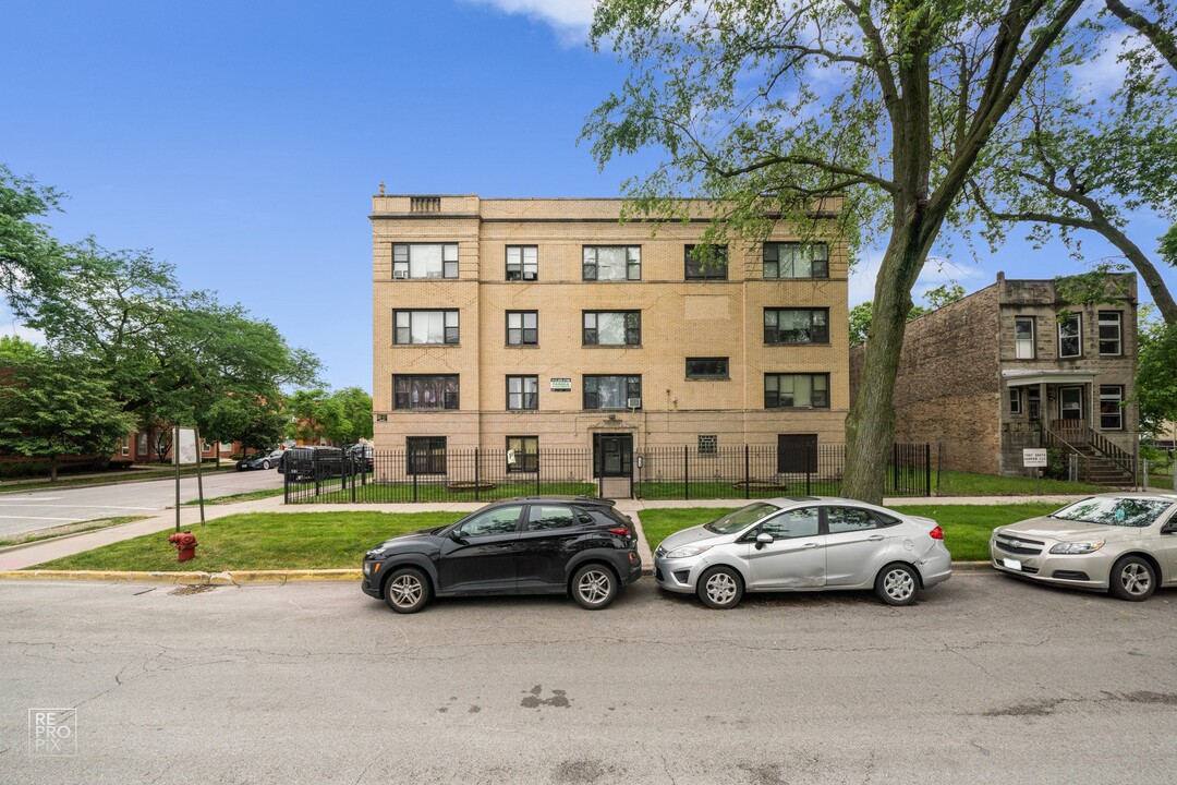 7003 S Harper in Chicago, IL - Foto de edificio