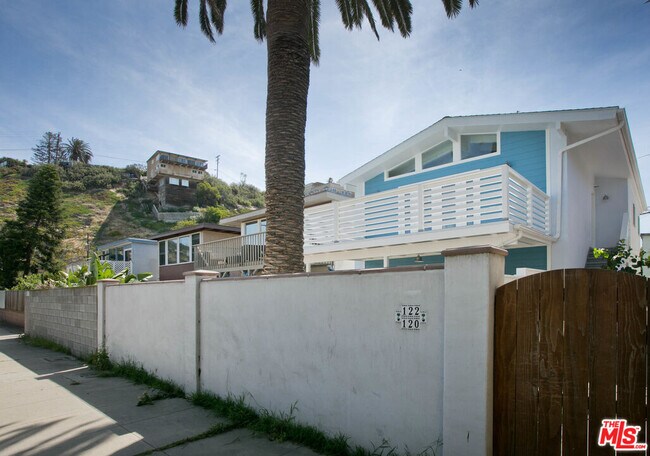 122 Montreal St in Los Angeles, CA - Foto de edificio - Building Photo