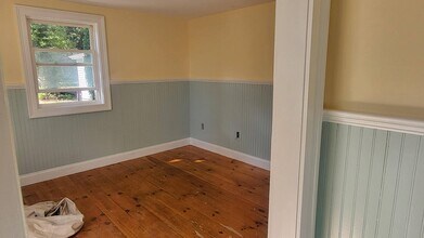 18 Sawdy Pond Ave in Tiverton, RI - Building Photo - Building Photo