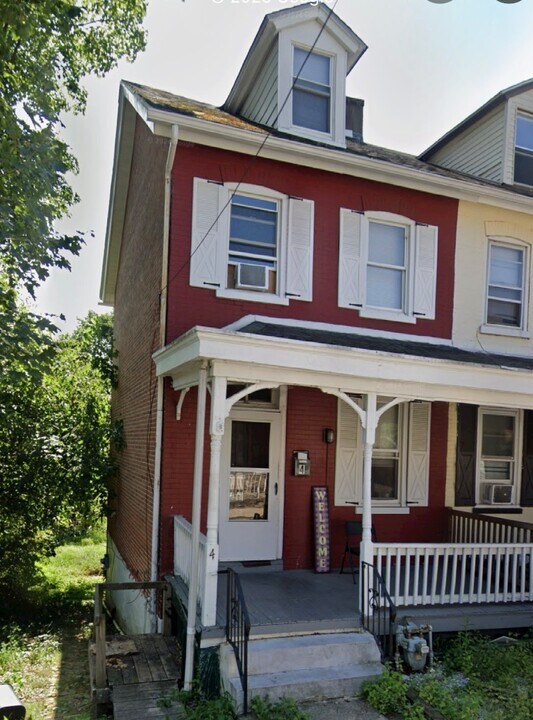 4 4th St in Brookhaven, PA - Building Photo