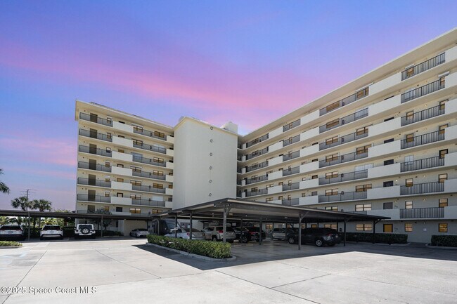 500 Palm Springs Blvd in Indian Harbour Beach, FL - Foto de edificio - Building Photo
