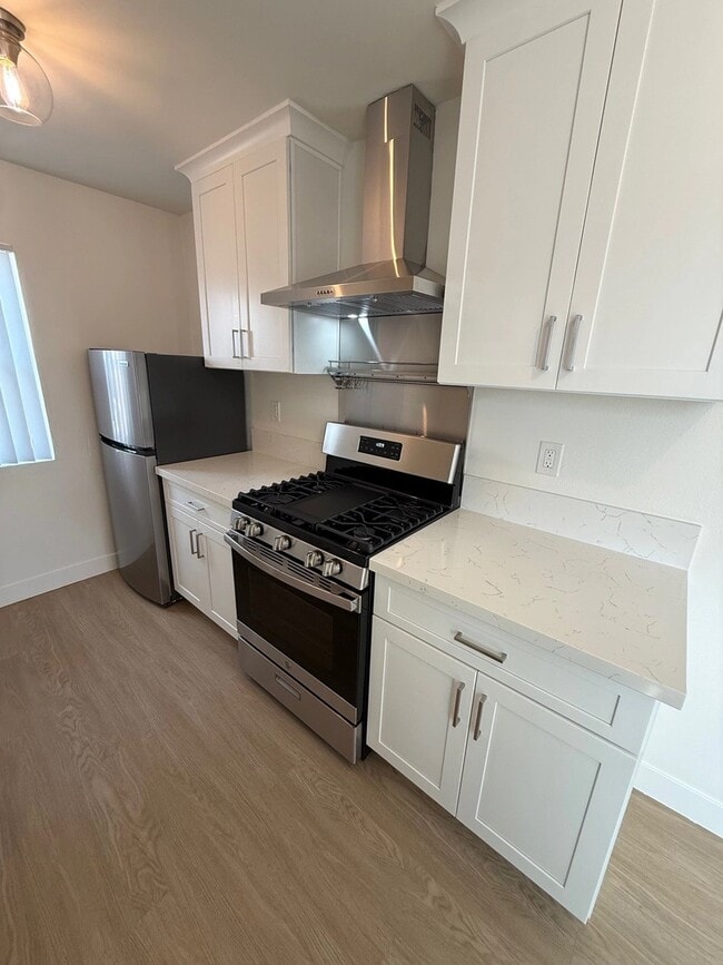 3900 W 1st St, Unit 9 in Los Angeles, CA - Foto de edificio - Building Photo