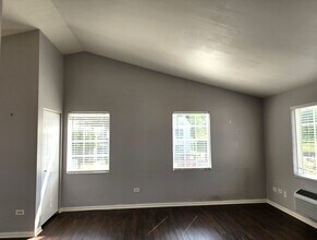 2023 Silverstone Dr in Carpentersville, IL - Building Photo - Building Photo