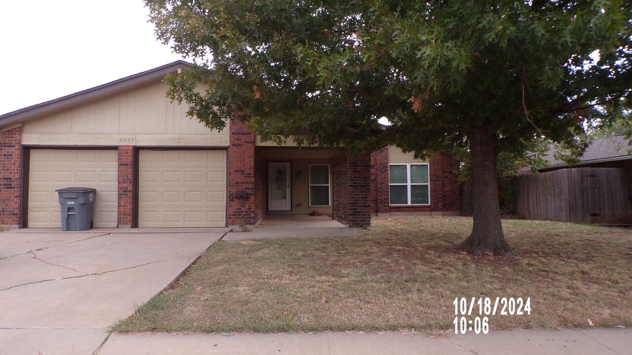 6917 SW Bainbridge Ave in Lawton, OK - Building Photo