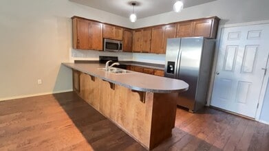 2611 Parkwood Village Ln in Central Point, OR - Building Photo - Building Photo