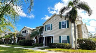 7417 Vista Way in Bradenton, FL - Building Photo