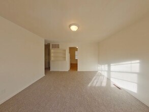 1053 S Christine Ave in Wichita, KS - Building Photo - Building Photo