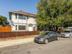 407-417 1st St in Brentwood, CA - Building Photo - Building Photo