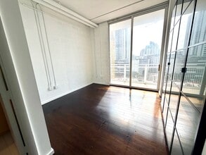 444 NE 30th St, Unit 902 in Miami, FL - Building Photo - Building Photo