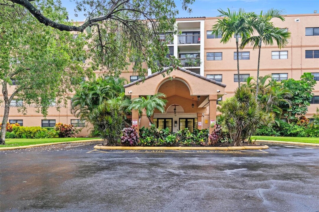 701 NW 19th St, Unit 501 in Fort Lauderdale, FL - Foto de edificio