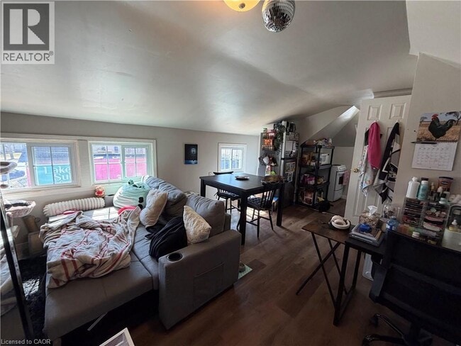 155 Lake St in St Catharines, ON - Building Photo - Building Photo