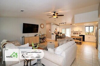 705 Country Oak Dr in Redding, CA - Building Photo - Building Photo