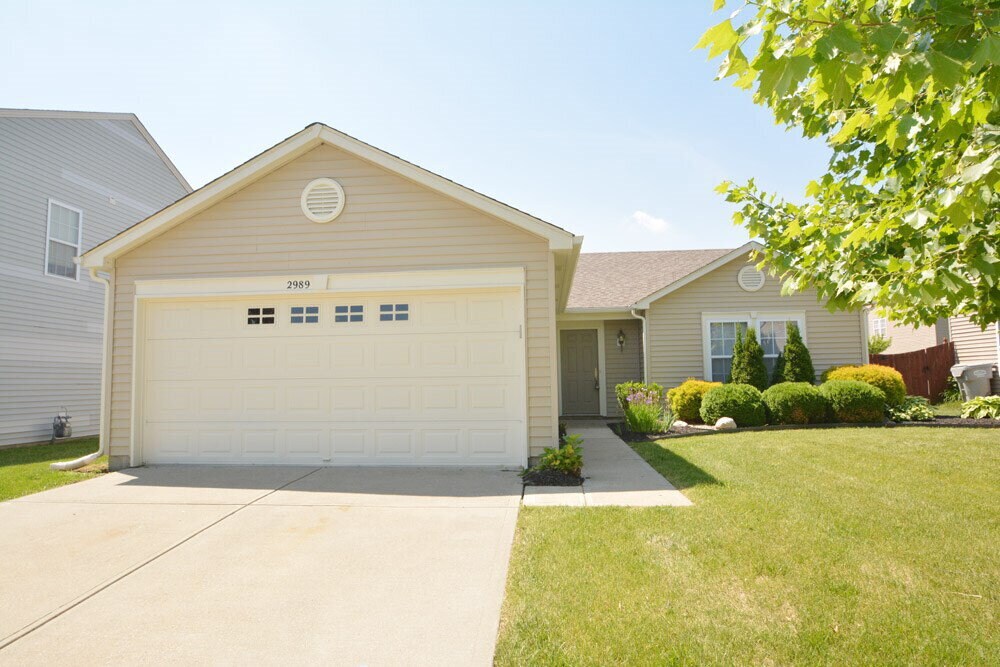 2989 Hearthside Dr in Greenwood, IN - Building Photo