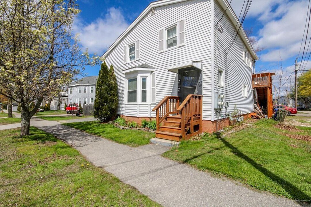 1017 Broadway in South Portland, ME - Building Photo