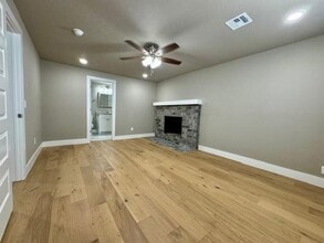 906 N 8th St in Rogers, AR - Building Photo - Building Photo