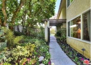 23444 Park Hermosa in Calabasas, CA - Building Photo - Building Photo