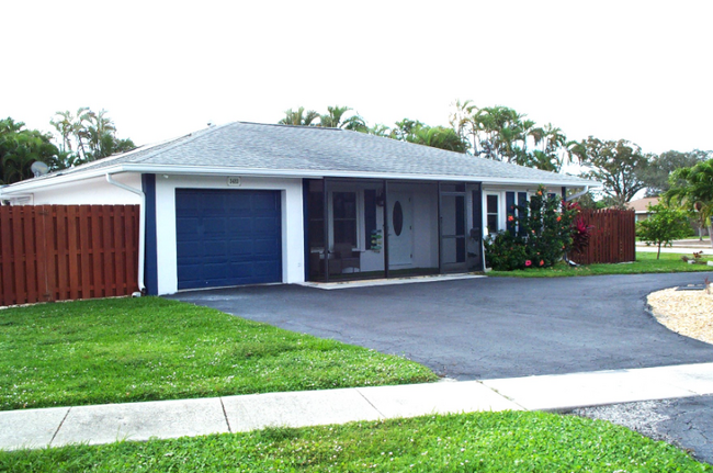 3483 Corana Way in Naples, FL - Building Photo - Building Photo