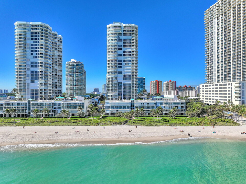 16485 Collins Ave, Unit 2136 in Sunny Isles Beach, FL - Building Photo