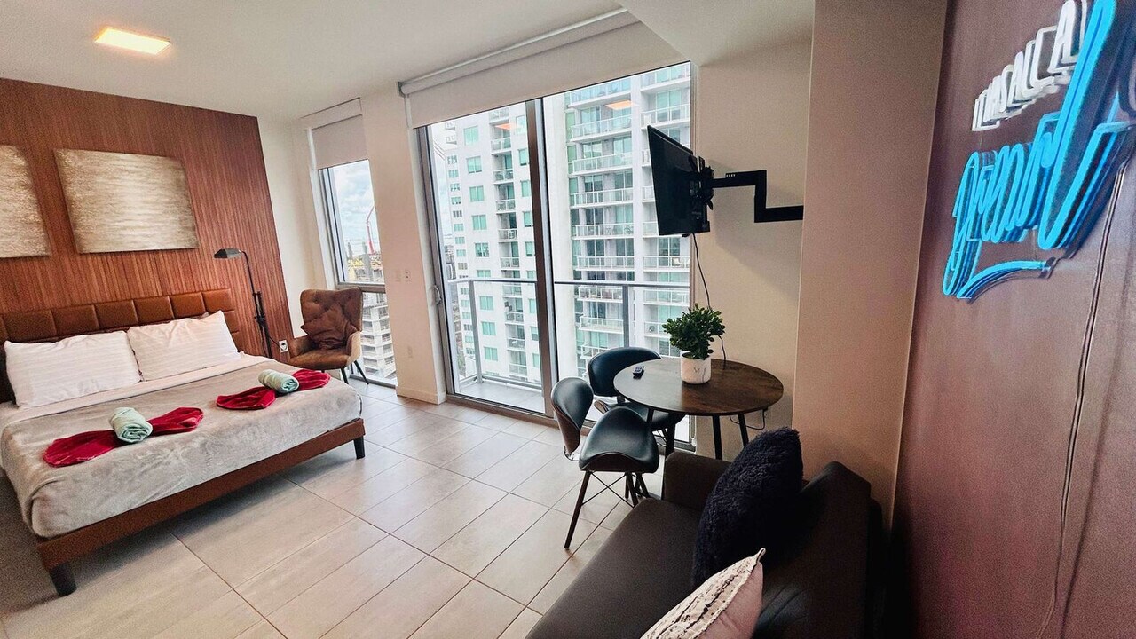 227 NE 2nd St in Miami, FL - Building Photo