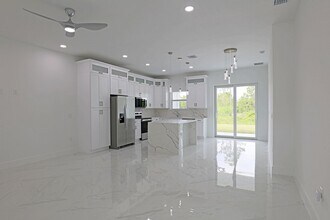 929 Eisenhower Blvd in Lehigh Acres, FL - Building Photo - Building Photo
