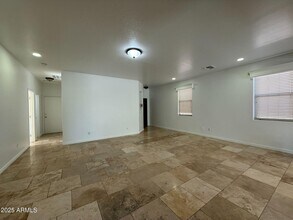 7024 W Alta Vista Rd in Phoenix, AZ - Building Photo - Building Photo