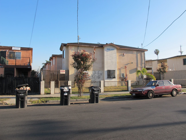 525 W Colden Ave in Los Angeles, CA - Foto de edificio - Building Photo