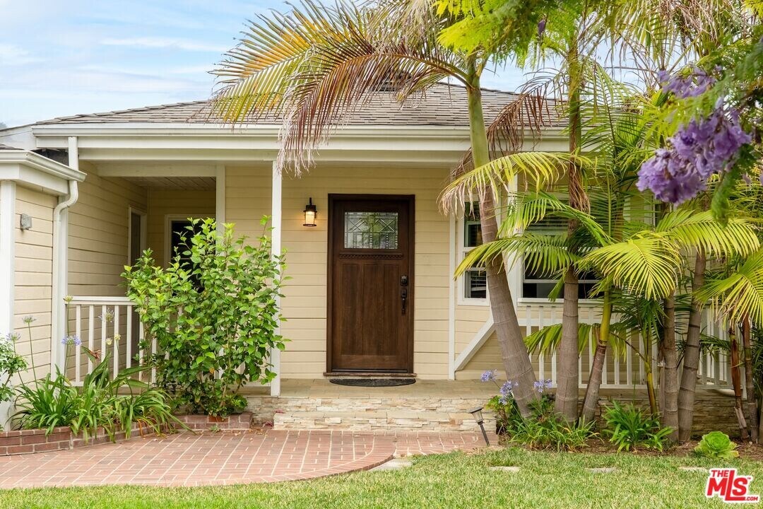 3325 S Bentley Ave in Los Angeles, CA - Building Photo