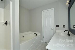 129 Bosburg Dr in Mooresville, NC - Building Photo