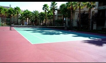 7123 S Durango Dr in Las Vegas, NV - Foto de edificio - Building Photo