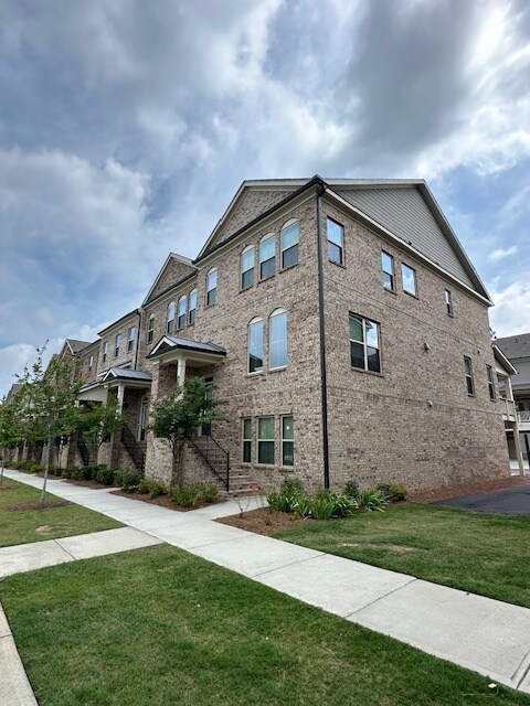 4210 Essex Pond Wy in Cumming, GA - Building Photo