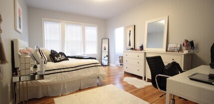 91 Verndale St, Unit 2 in Brookline, MA - Foto de edificio - Building Photo
