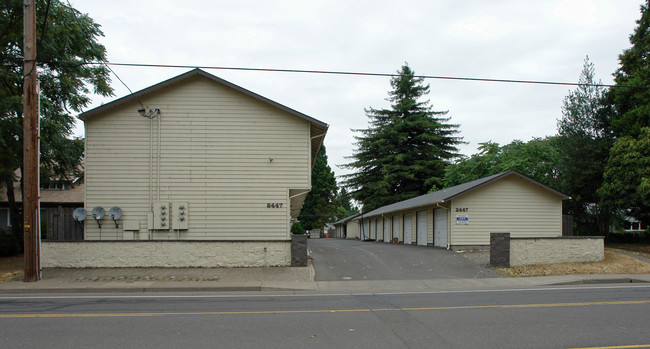 Roosevelt Townhomes in Eugene, OR - Building Photo - Building Photo