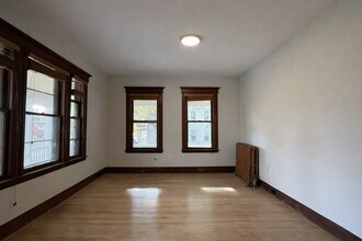 249 Fairfield Ave, Unit 1st Fl in Hartford, CT - Foto de edificio - Building Photo