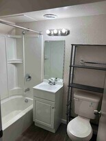 2919 W Wisconsin Ave in Milwaukee, WI - Building Photo