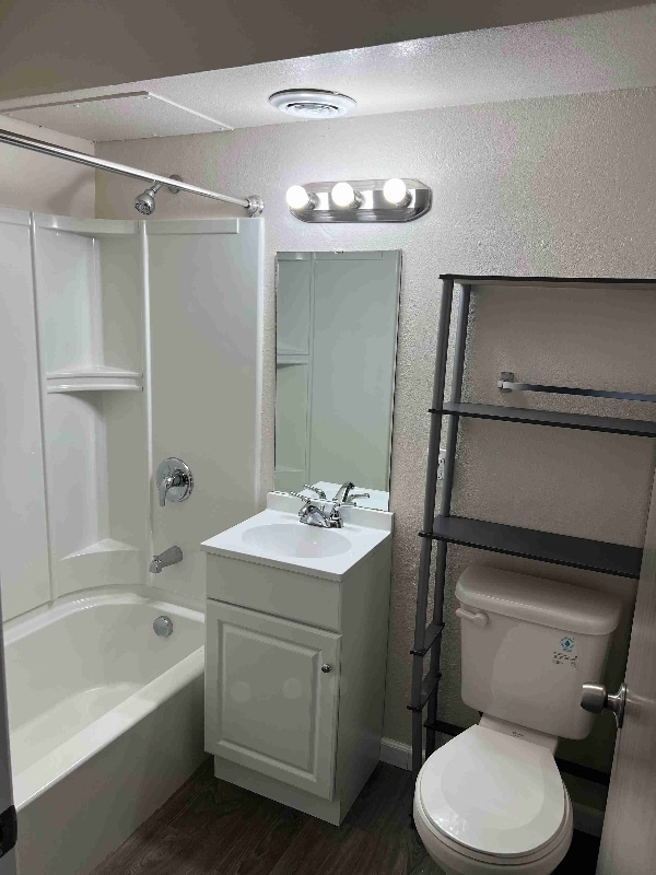 2919 W Wisconsin Ave