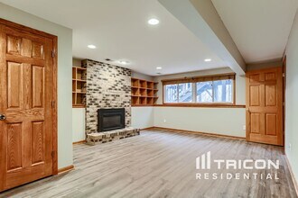 2805 Saddlebrooke Cir in Minnetonka, MN - Foto de edificio - Building Photo